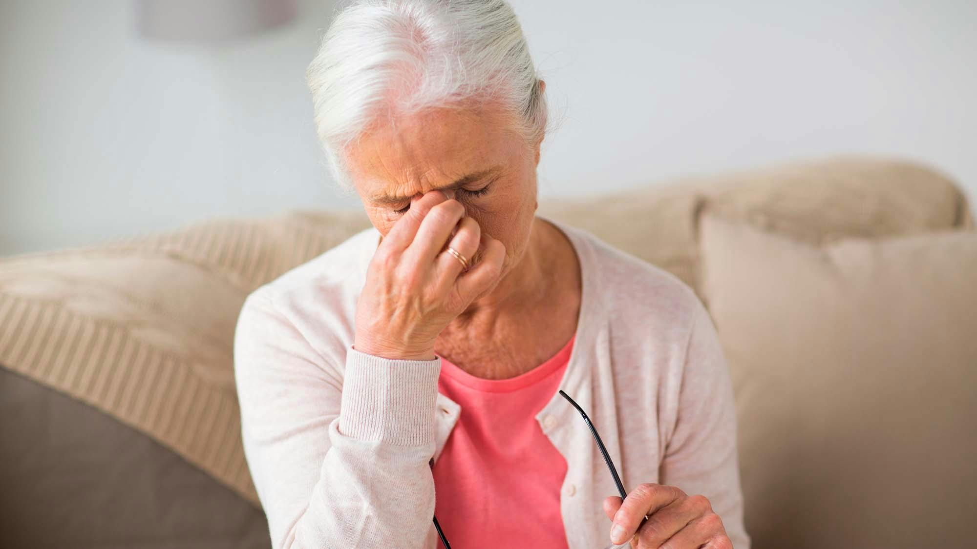 Kvinde har hovedpine