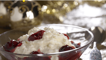 Hurtig risalamande med hjemmelavet kirsebærsauce