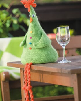 Strikket høne til vinpose: Hønefuld og festlig