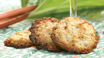 Hjemmelavede makroner på mandler og pinjekerner