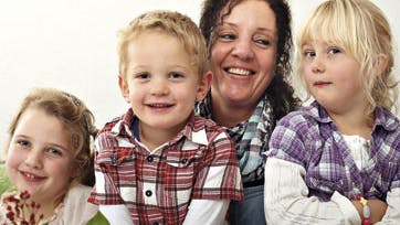 Vinni har favnen fuld: Julie