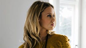 Gratis strikkeopskrift | Trøje i bladmønster