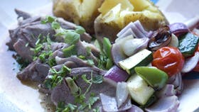 Lammekølle med bagtekartofler - Foto: Catrine Mannerup