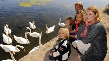 Janne og Kenneth mødtes for tre år siden og bor i dag med deres sammenbragte familie et stenkast fra Søerne i København