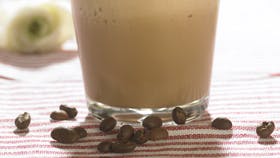 Kalorielet iskaffe med ahornsirup