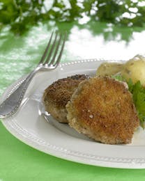 Krebinetter med persillesovs og kartofler