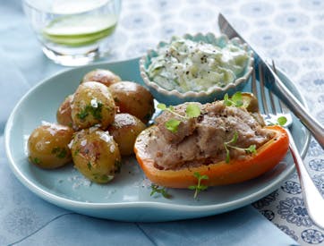 Farserede peberfrugter med kalvekød og salattern