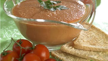 Tomatsuppe med toast Melba