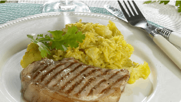 Saftige svinekoteletter med blomkålsris og karry