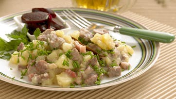 Klassisk skipperlabskovs med sprød bacon