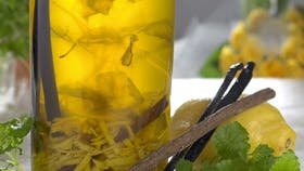 Påskesnaps med citron, lakrids og vanilje til påskefrokost