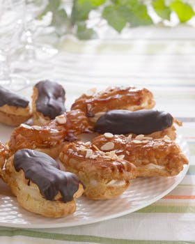 Eclairs med creme og chokolade