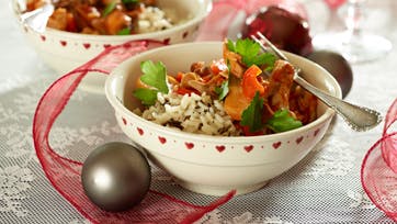 Vilde ris med svampe, grønt og kyllingebryst