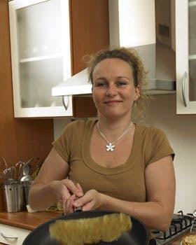 Pandekager vendes i luften