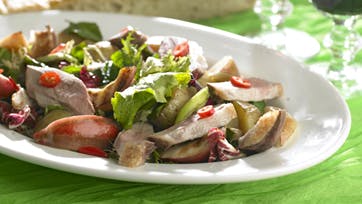 Skøn salat med andebryst og grillede fersken