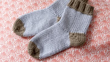 Strikkede babysokker