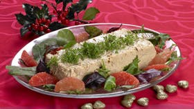 Tunmousse med frisk grapefrugt