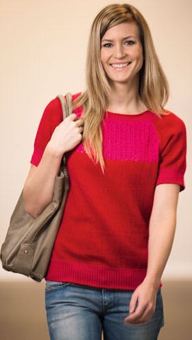 https://imgix.familiejournal.dk/media/websites/familiejournalen-dot-dk/website/2013/april/uge-15/haandarbejde/15-bluse-280.jpg