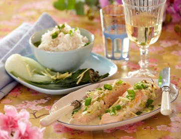 https://imgix.familiejournal.dk/media/websites/familiejournalen-dot-dk/website/2013/april/uge-16/mad/16-thailandsk-laks-362.jpg