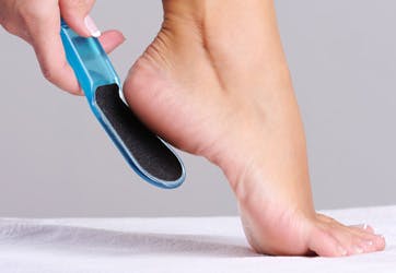 https://imgix.familiejournal.dk/media/websites/familiejournalen-dot-dk/website/2013/april/uge-17/annonce/17-annonce-compeed-362.jpg