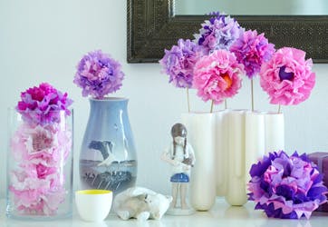 https://imgix.familiejournal.dk/media/websites/familiejournalen-dot-dk/website/2013/april/uge-17/haand/17-blomster-362.jpg
