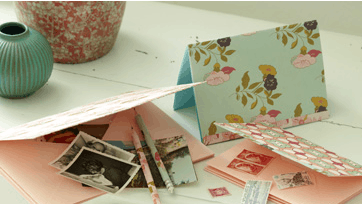 Samlemappe i mønstret papir