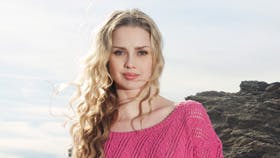 Striktrøje i enkel facon