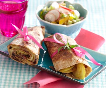 https://imgix.familiejournal.dk/media/websites/familiejournalen-dot-dk/website/2013/april/uge-18/mad/18-tortillas-med-kartofler-og-bacon-362.jpg
