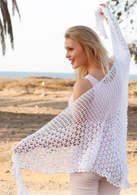 Smukt hæklet sjal med hulmønster