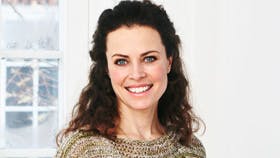 Strik nemt den fine bluse i grønne nuancer