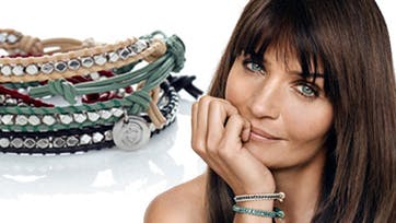 Køb armbåndet og støt kvinders hjerter