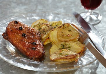 Andebryst med kartoffelgratin smager skønt og er let at lave