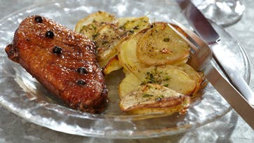 Andebryst med kartoffelgratin smager skønt og er let at lave