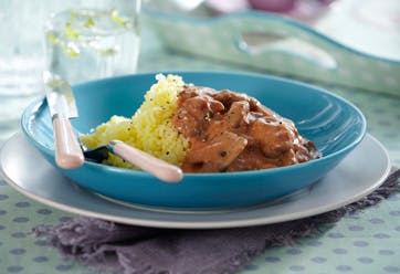 Kalorievenlig bøf stroganoff med grøntsager og okseinderlår