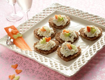 https://imgix.familiejournal.dk/media/websites/familiejournalen-dot-dk/website/2013/februar/uge-7/mad/07-kaerlige-appetizere-362.jpg