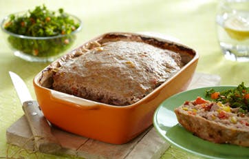 https://imgix.familiejournal.dk/media/websites/familiejournalen-dot-dk/website/2013/februar/uge-8/mad/08-farsbroed-362.jpg