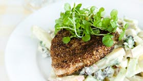 Kotelet med waldorfsalat - Foto: Familie Journals Slankeklub