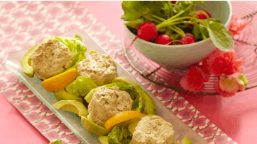 En let tunmousse med avocado