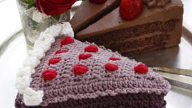 Et superfint og sjovt, hæklet kagestykke