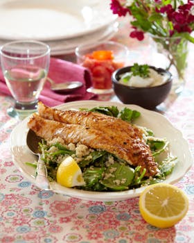 https://imgix.familiejournal.dk/media/websites/familiejournalen-dot-dk/website/2013/juni/uge-24/mad/24-roedfisk-med-harissa-og-citroncouscous-280.jpg