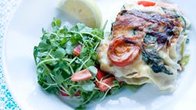 lakselasagne med rejer og spinat