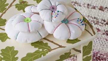 Fine nålepuder af stofrester