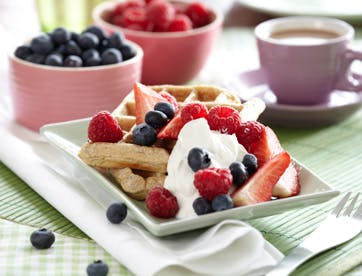 https://imgix.familiejournal.dk/media/websites/familiejournalen-dot-dk/website/2013/maj/uge-20/mad/20-bananvafler-362.jpg