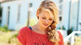 Strik en T-shirt eller top med fine detaljer