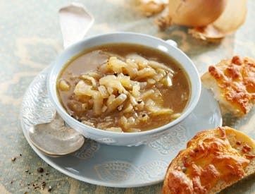 https://imgix.familiejournal.dk/media/websites/familiejournalen-dot-dk/website/2013/marts/uge-10/slank/10-loegsuppe-med-ostebroed-362.jpg