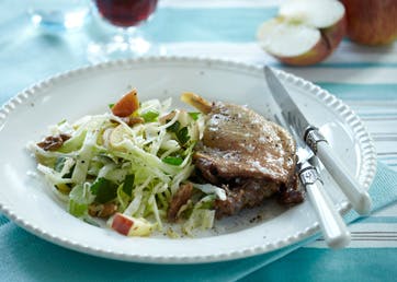 https://imgix.familiejournal.dk/media/websites/familiejournalen-dot-dk/website/2013/november/uge-45/mad/45-sproed-kaalsalat-med-lune-andelaar-362.jpg
