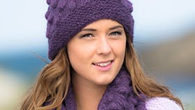 Strikket hue og hals med bobler