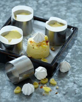 https://imgix.familiejournal.dk/media/websites/familiejournalen-dot-dk/website/2013/oktober/uge-42/mad/42-bedstes-citronfromage-280.jpg