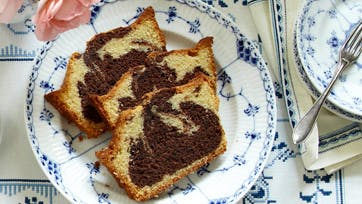Klassisk marmorkage med kakao og mørk chokolade