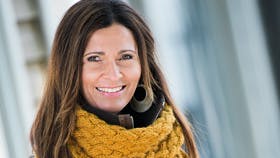 Halstørklæde og pulsvarmere i fine mønstre